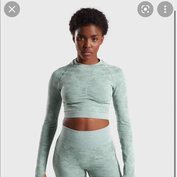 Gymshark Tops - Gymshark camo sleeveless long sleeve crop top